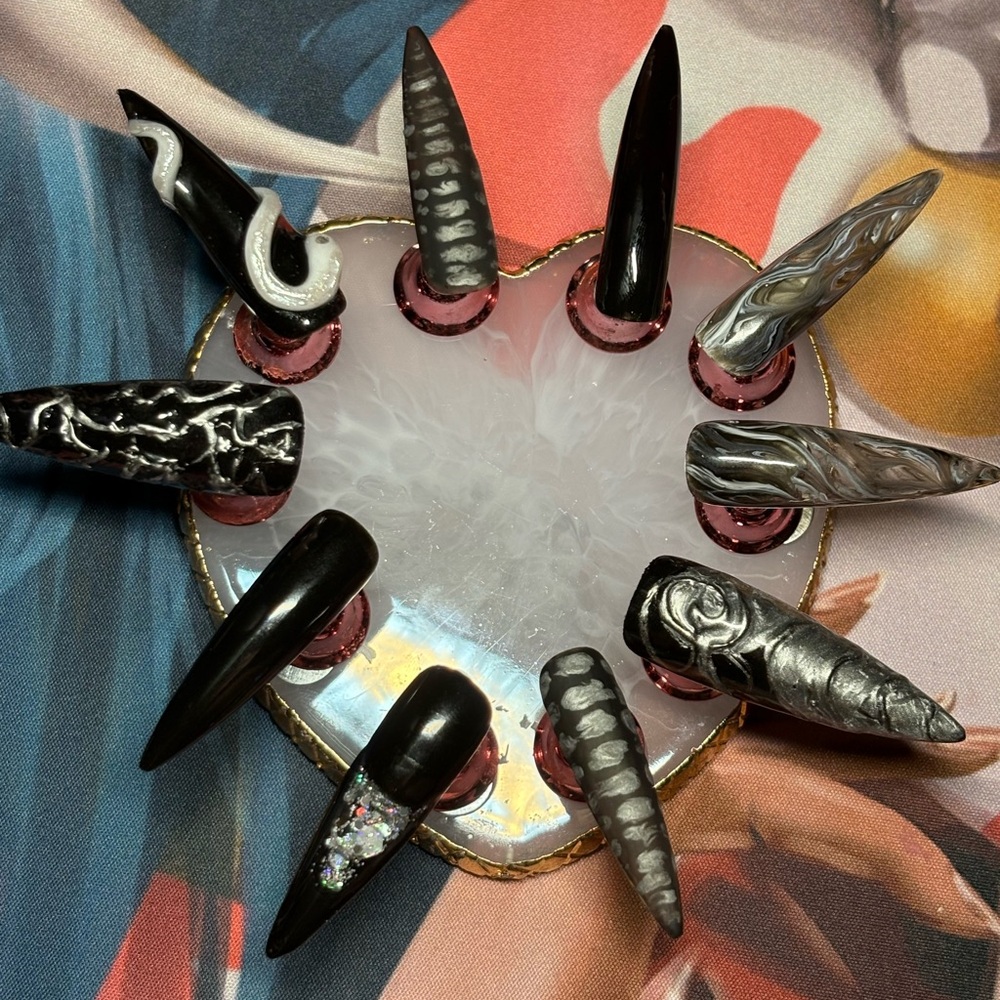 Midnight Venom Black And Silver Press-On Nails View 2